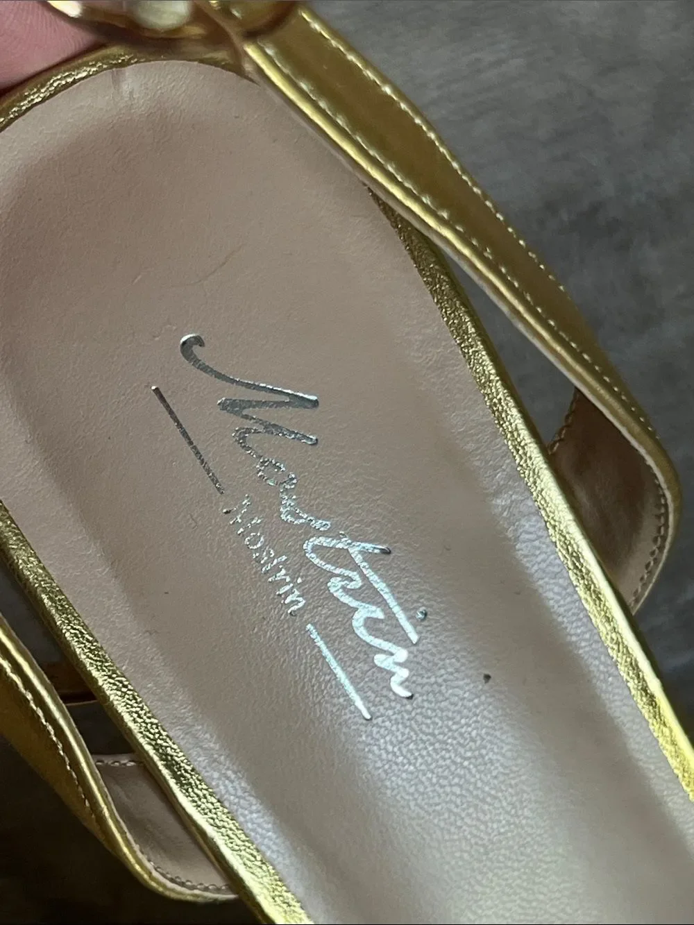 NWOB Mostrin Gold Strappy Block Heel Sandals Size 8.5 US 39 UK womens